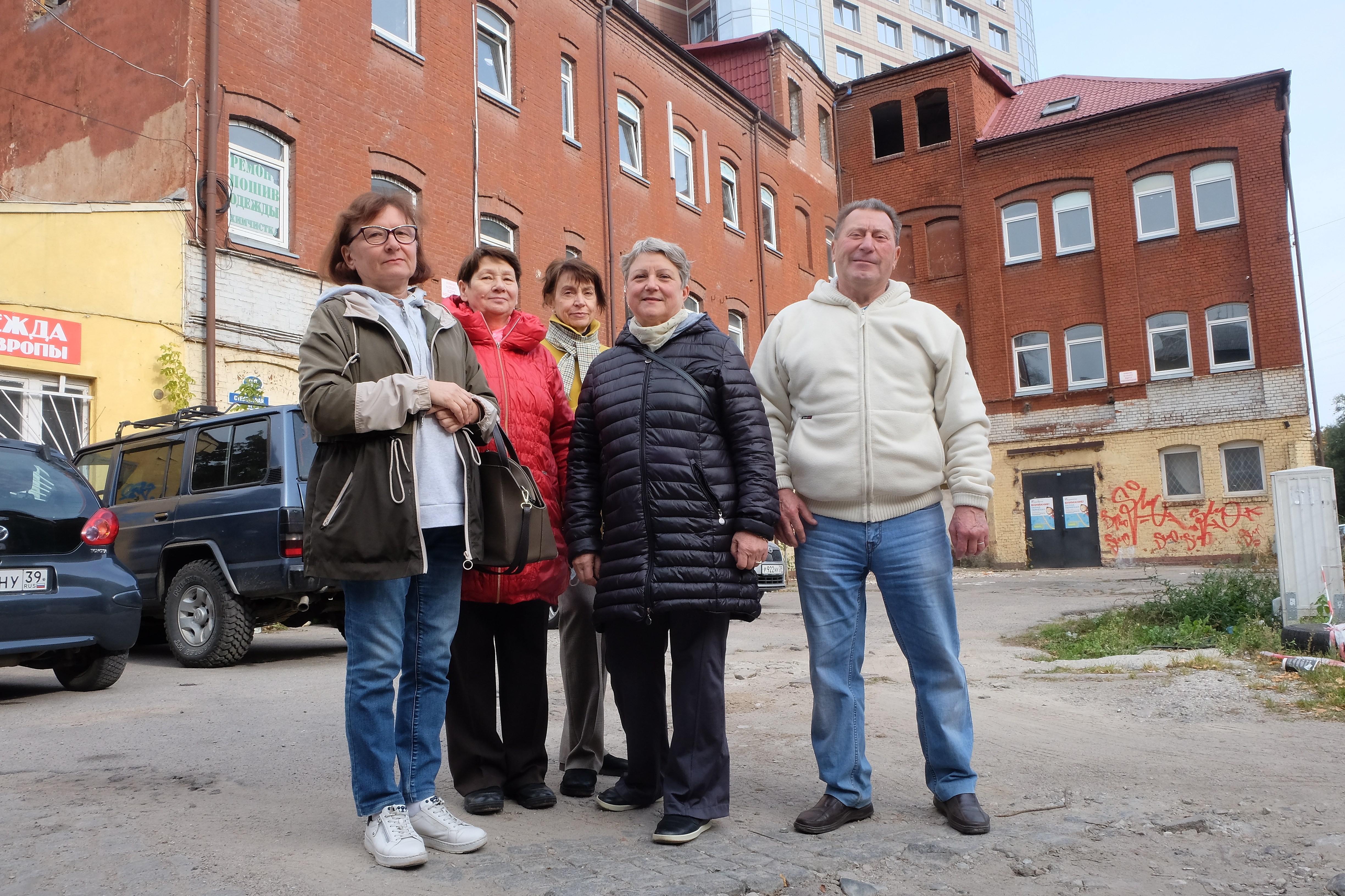 Опять уплотнительная застройка: Калининградцы протестуют против сноса  старинного дома на Стекольной - KP.RU